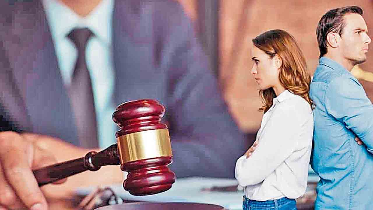 అబద్ధం చెప్పి విడాకులు.. భరణాన్ని 7 రెట్లు పెంచిన కోర్టు