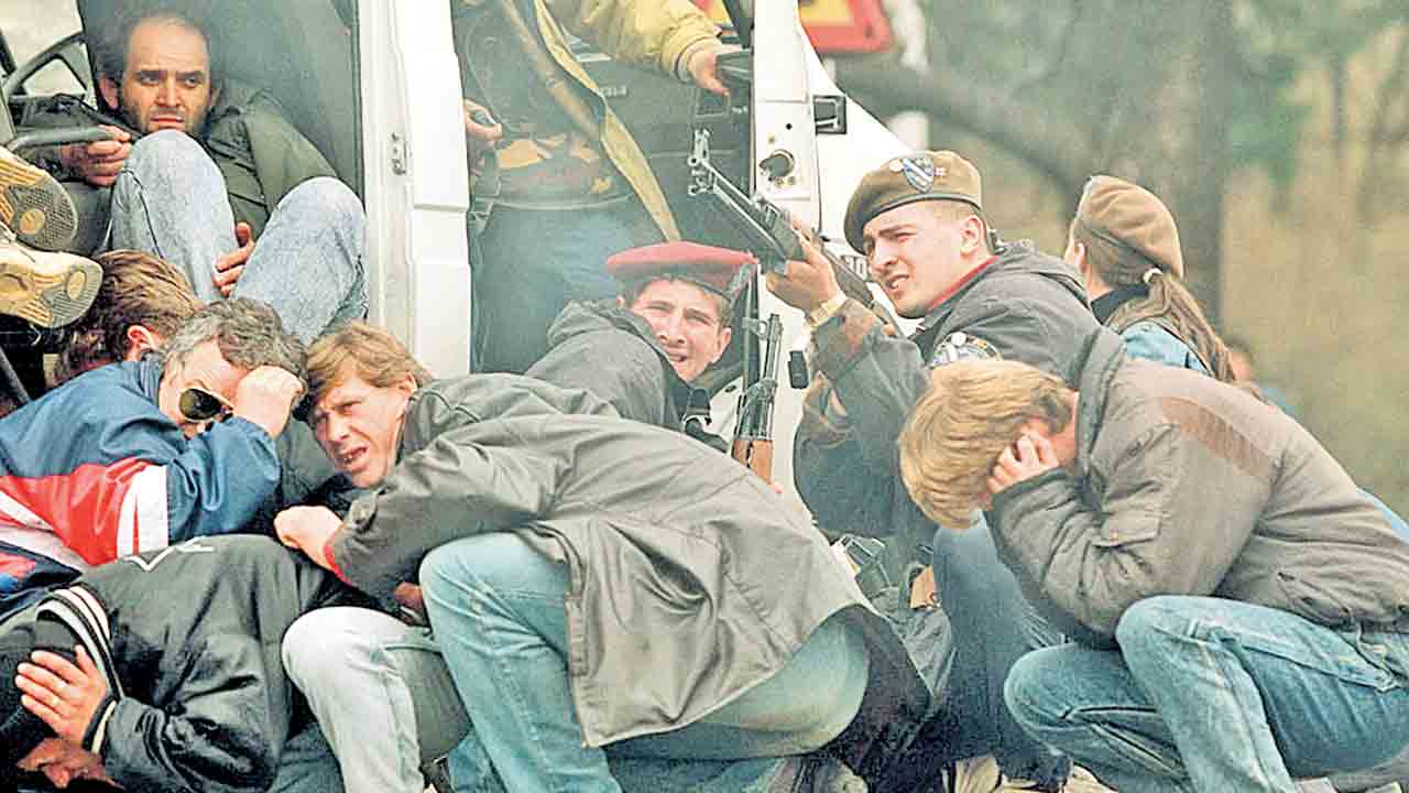 పర్యాటకం పేరుతో హత్యలు.. రూ.కోట్లు చెల్లించి అమాయకుల వేట