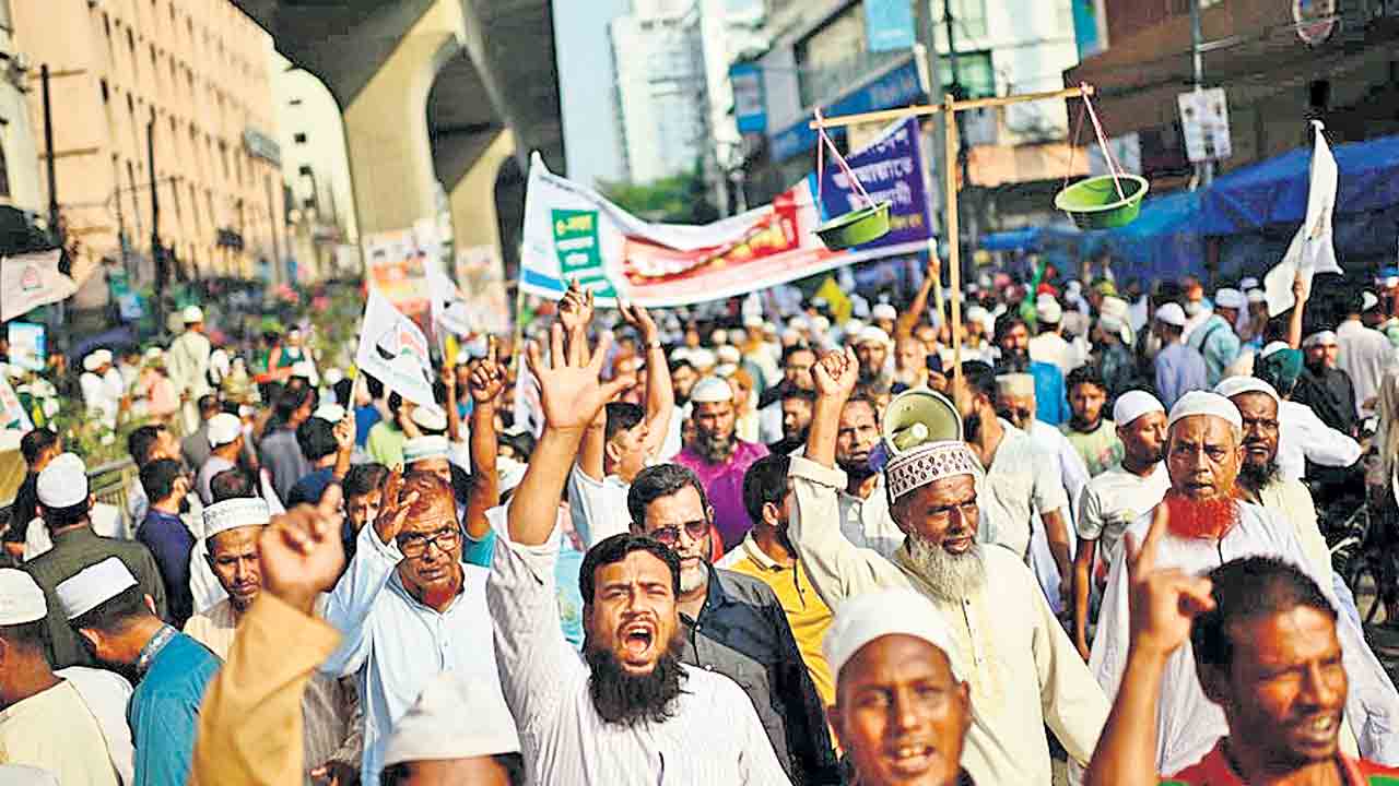 మళ్లీ బంగ్లాదేశ్‌లో అల్లర్లు.. 17న హసీనాపై తీర్పు వేళ లాక్‌డౌన్‌కు ఆమె పార్టీ పిలుపు