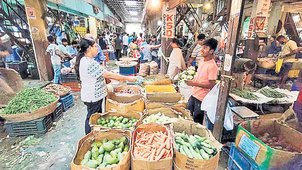 ద్రవ్యోల్బణం తగ్గినా ఊరట లేదు.. అక్టోబర్‌లో కనిష్ఠ స్థాయికి చేరిక
