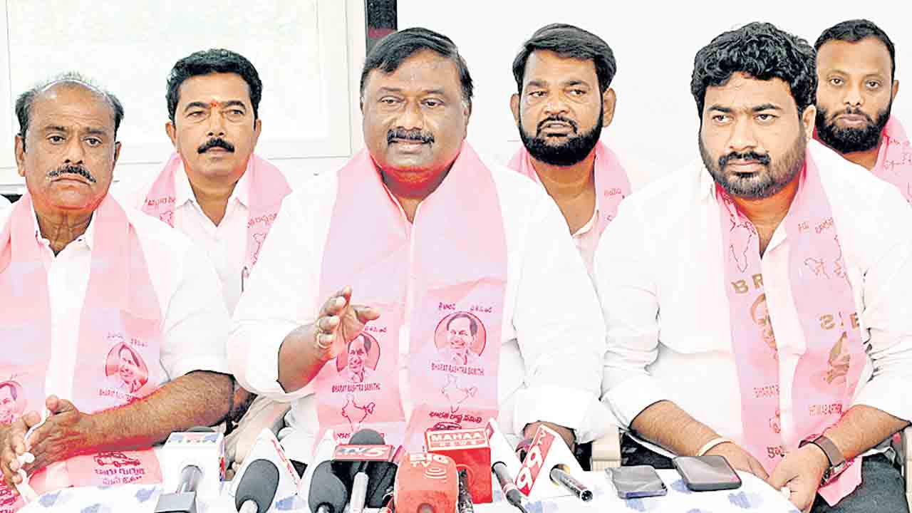 ఆమె కాంగ్రెస్‌ పార్టీకి కోవర్టు.. హరీశ్‌రావుపై వ్యాఖ్యలు సరికాదు