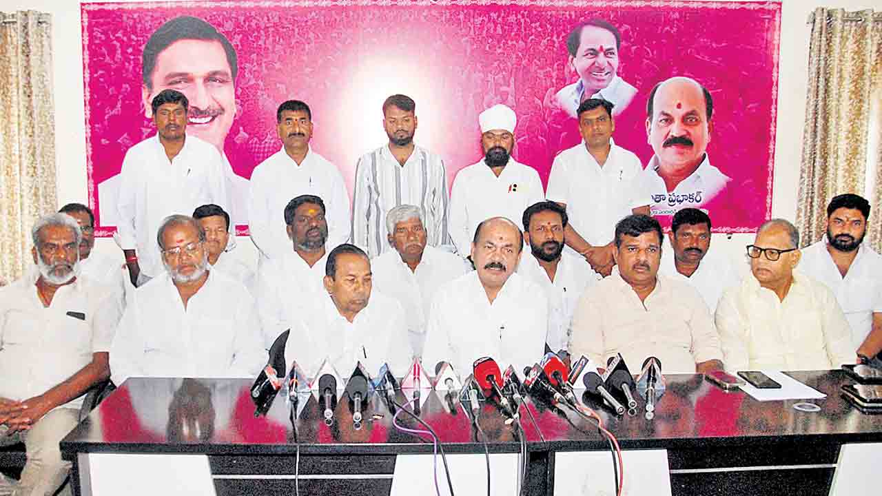 కవిత కాంగ్రెస్‌ కండువా కప్పుకోవాలి.. రేవంత్‌రెడ్డికి లాభం చేకూర్చేలా కవిత వ్యవహారం