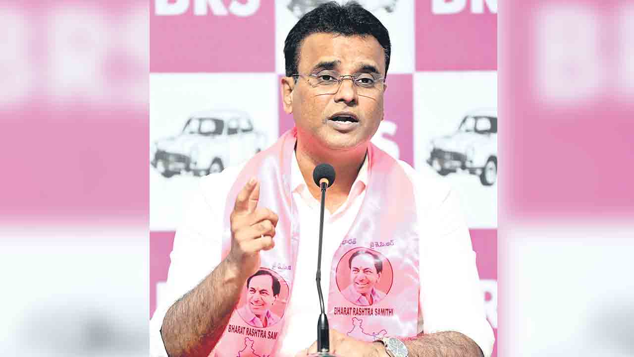 వ్యతిరేక వ్యాఖ్యలు ఎవరికోసం.. కాంగ్రెస్‌కు లబ్ధికే కవిత విమర్శలు