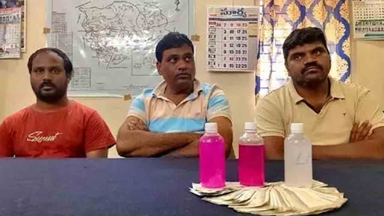 ఏసీబీకి చిక్కిన సివిల్‌ సప్లయ్‌ డీటీ