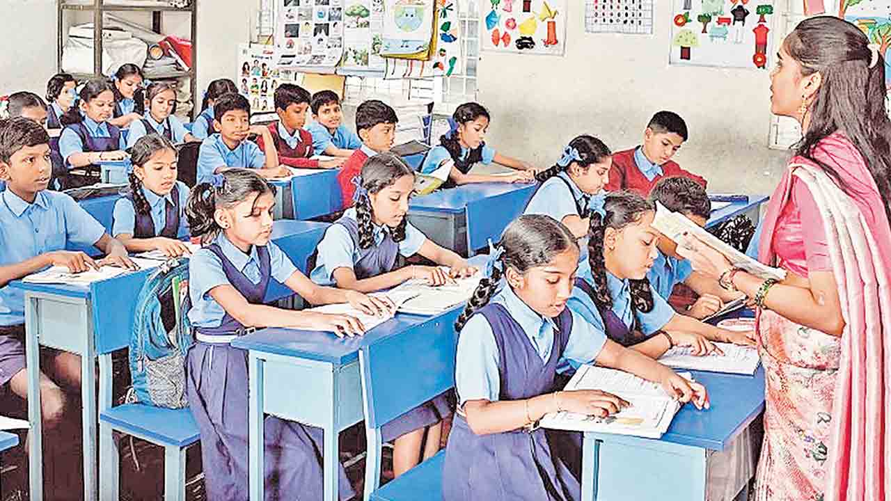 విద్యలోనూ హక్కులను హరిస్తున్న కేంద్రం