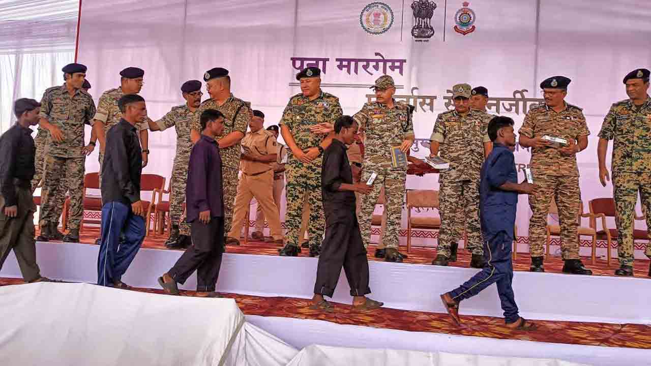 లొంగిపోనున్న ఆజాద్‌, నారాయణ.. నేడో రేపో మీడియా ముందుకు