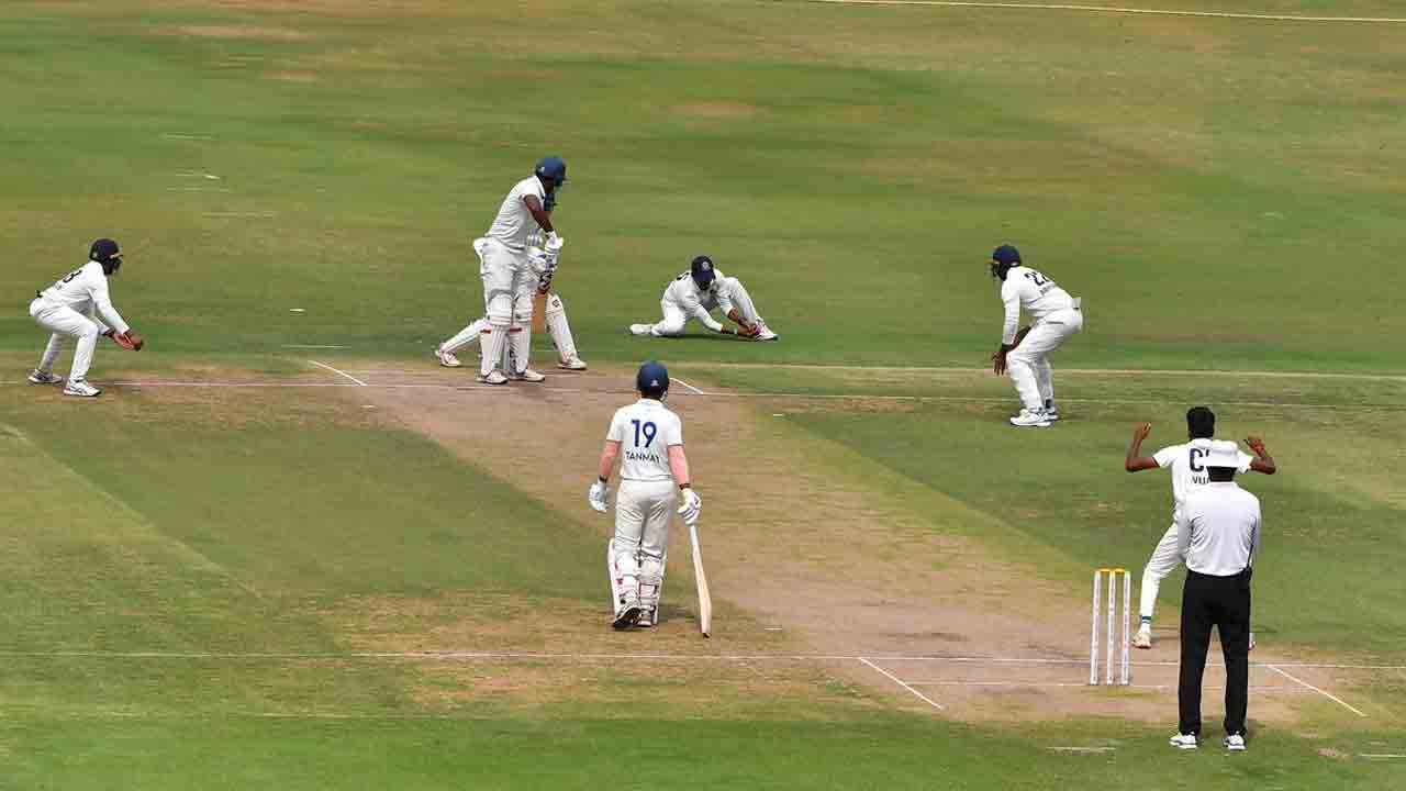 ఓటమి దిశగా హైదరాబాద్‌