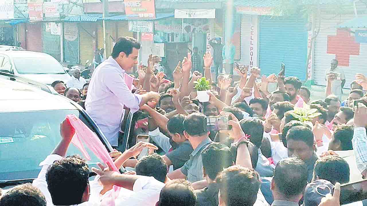 కేటీఆర్‌కు ఘన స్వాగతం.. మెట్‌పల్లికి తరలివచ్చిన బీఆర్‌ఎస్‌ శ్రేణులు