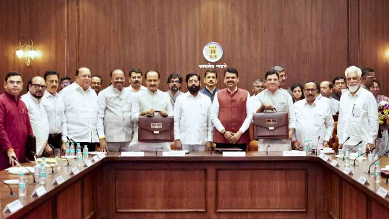 ‘ఎమ్మెల్యేలు, ఎంపీలు వచ్చినపుడు సీట్లోంచి లేవండి’