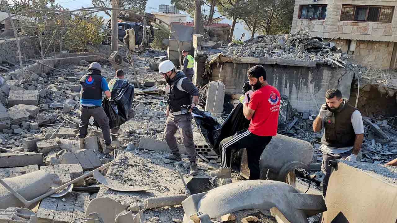 ఇజ్రాయెల్‌ భీకర దాడులు.. గాజాలో 33 మంది మృతి