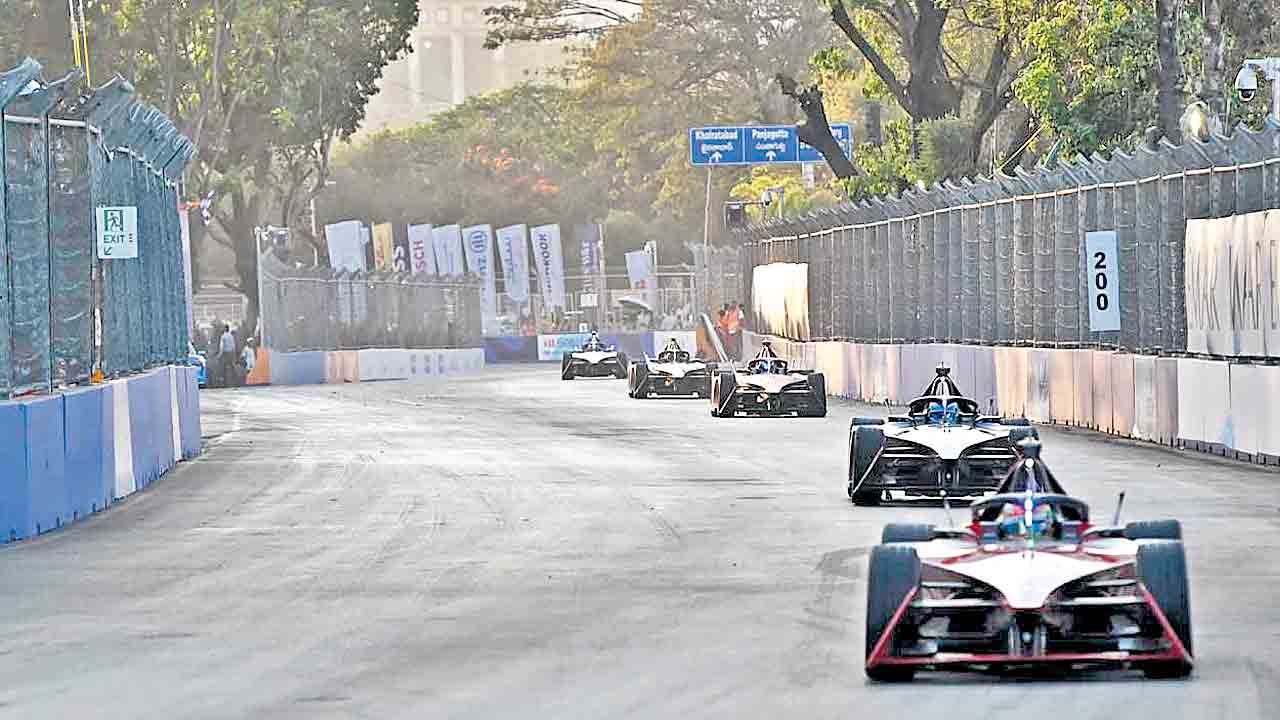 ఒక్క సీజన్‌కే 700 కోట్ల లాభం.. ఫార్ములా-ఈరేస్‌తో పెరిగిన హైదరాబాద్‌ ప్రతిష్ఠ