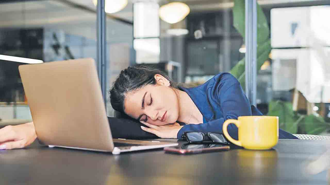 నిద్రతోనే పని