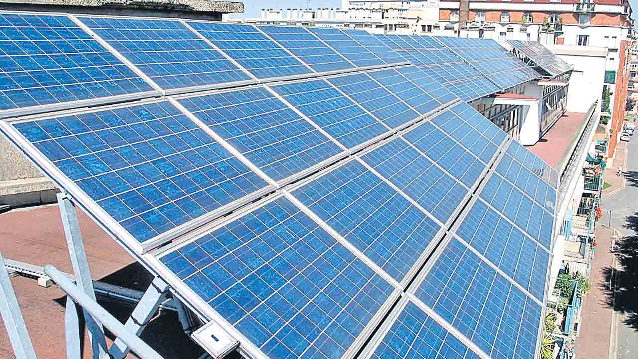 స్కూళ్లకు సోలార్‌..సో లేట్‌