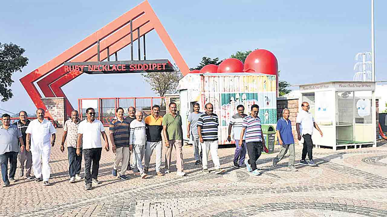 మూలనపడ్డ బీపీ మిషన్‌ సెంటర్లు