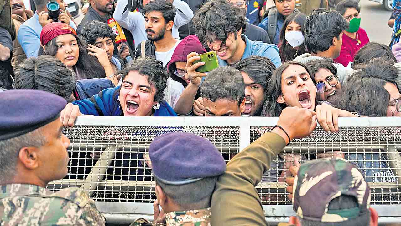 వాయు కాలుష్యంపై ఆగ్రహజ్వాలలు