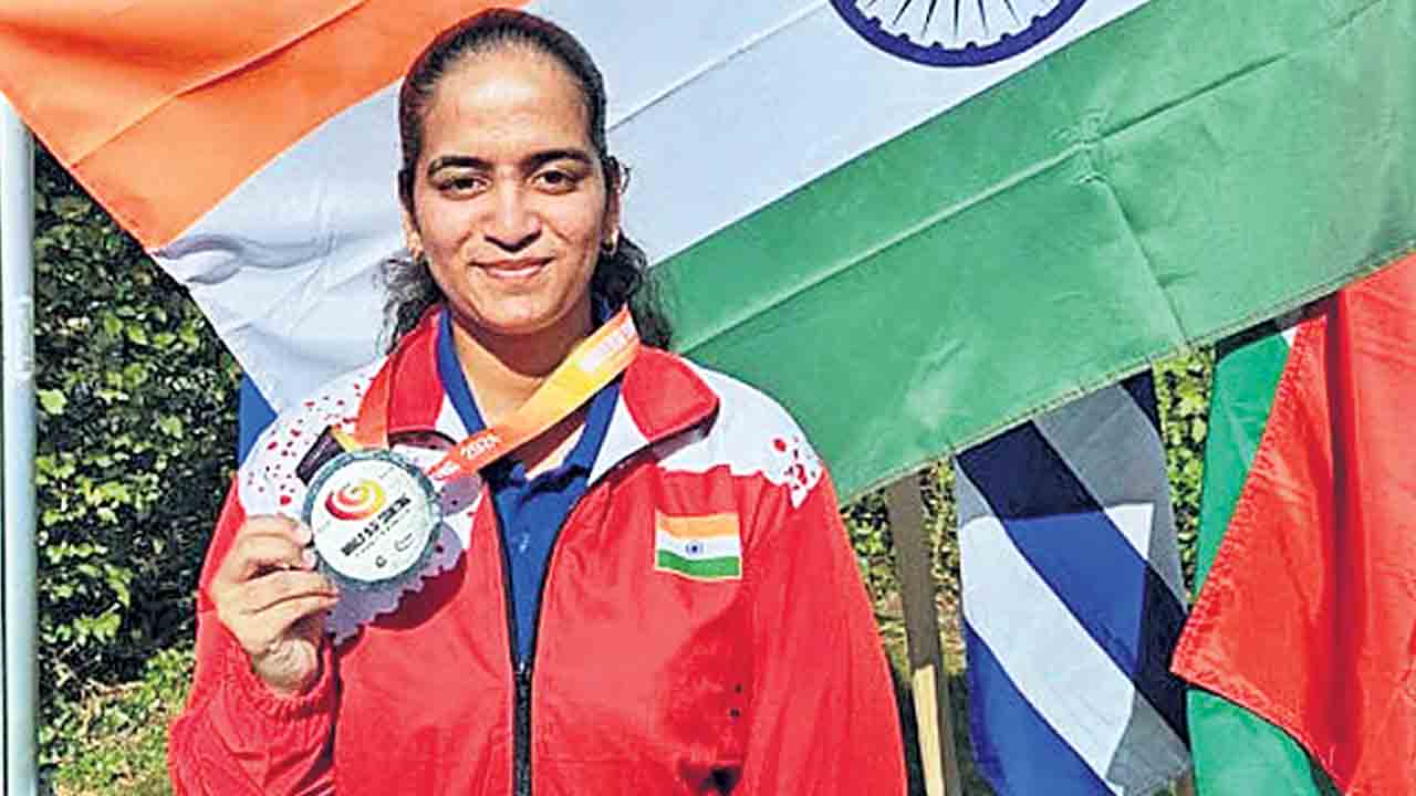 ప్రాంజలికి మూడో పతకం.. మెరిసిన భారత రెజ్లర్లు