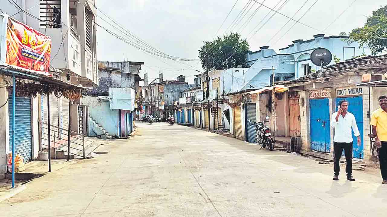 సొంత ఇలాకాలోసీఎంకు నిరసన సెగ.. కొడంగల్‌లో స్వచ్ఛందంగా బంద్‌