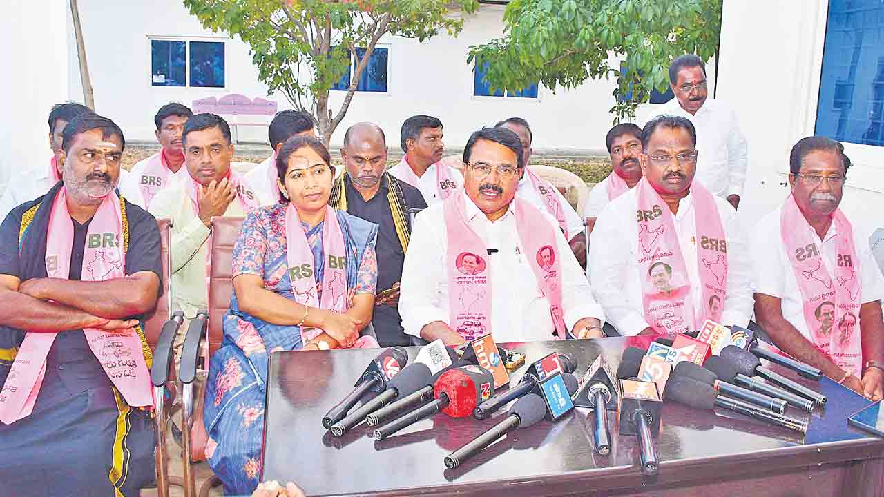 ప్రభుత్వ వైఫల్యాలు కనిపించడం లేదా.. కవితపై మాజీ మంత్రి నిరంజన్‌రెడ్డి ఫైర్‌