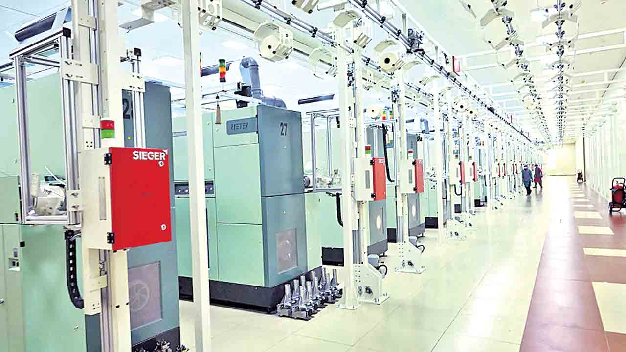 కేసీఆర్‌ మార్గదర్శనం.. కిటెక్స్‌ నిదర్శనం