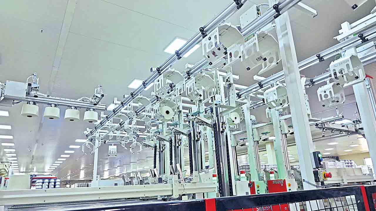 వరంగల్‌ జిల్లాలో కాకతీయ మెగా టెక్స్‌టైల్‌ పార్కులోని కిటెక్స్‌ వస్త్ర పరిశ్రమలో ఏర్పాటు చేసిన మిషనరీ