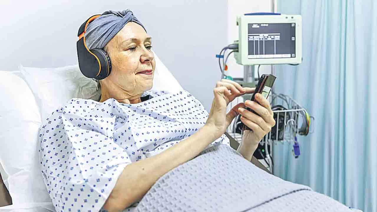 సంగీతం వినిపిస్తూ సర్జరీ చేస్తే వేగంగా రికవరీ