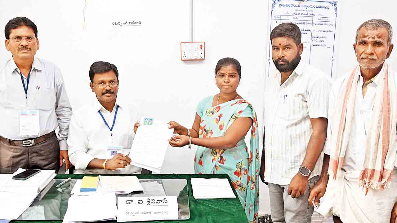 రెండోరోజూ భారీగా నామినేషన్లు.. యాదాద్రిలో సర్పంచ్‌కు 176, వార్డులకు 497