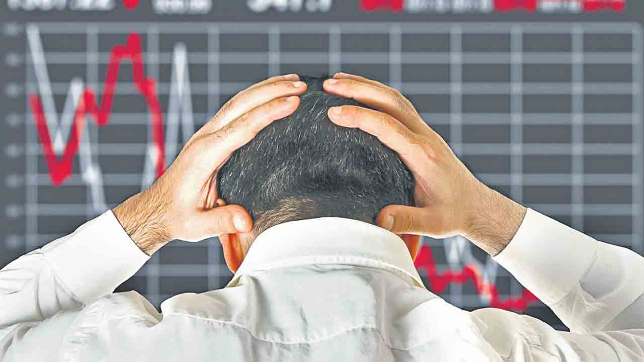 తీవ్ర ఒడిదొడుకుల్లో సూచీలు