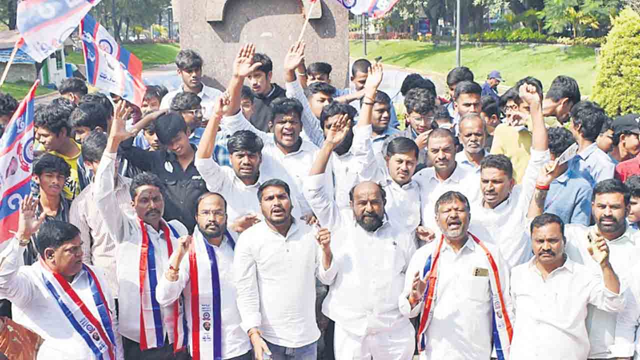 స్థానిక ఎన్నికలను రద్దు చేయాలి.. లేకుంటే బీసీల తడాఖా చూపిస్తాం