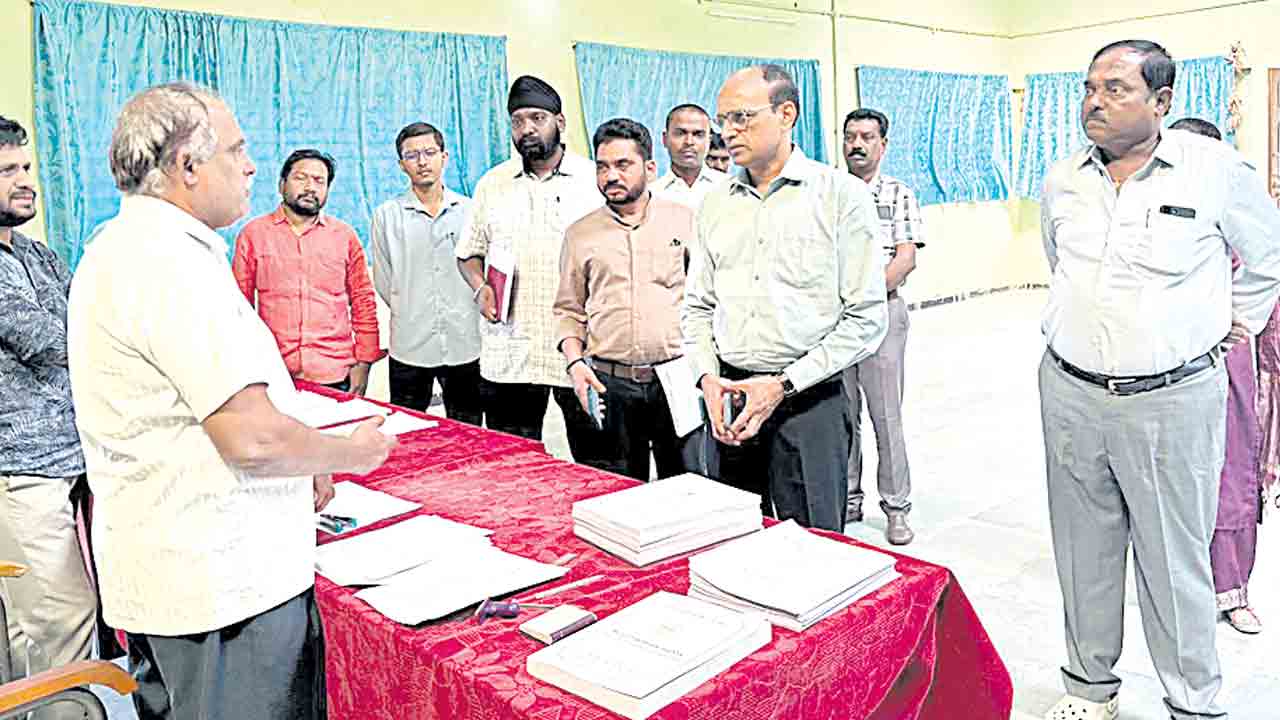 రెండో రోజు నామినేషన్ల జోరు