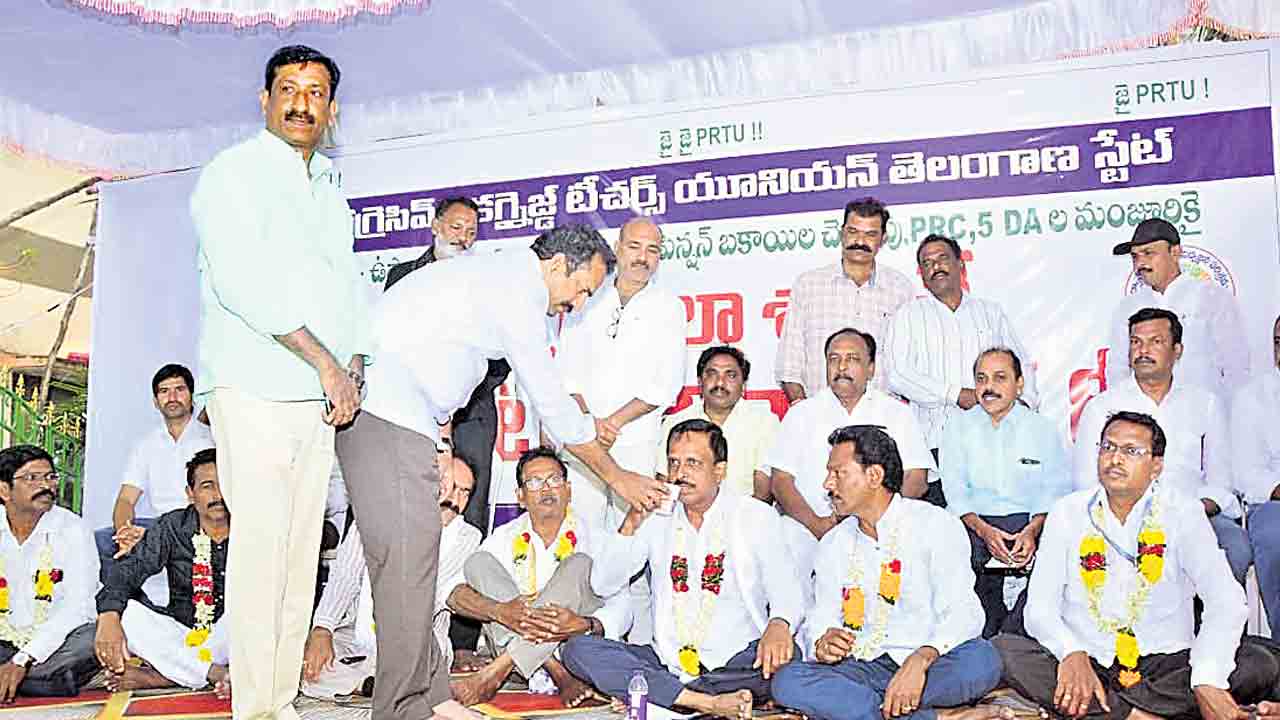 పీఆర్‌టీయూ నిరాహార దీక్ష విరమణ.. ఖమ్మంలో 30 గంటలపాటు టీచర్ల నిరసన