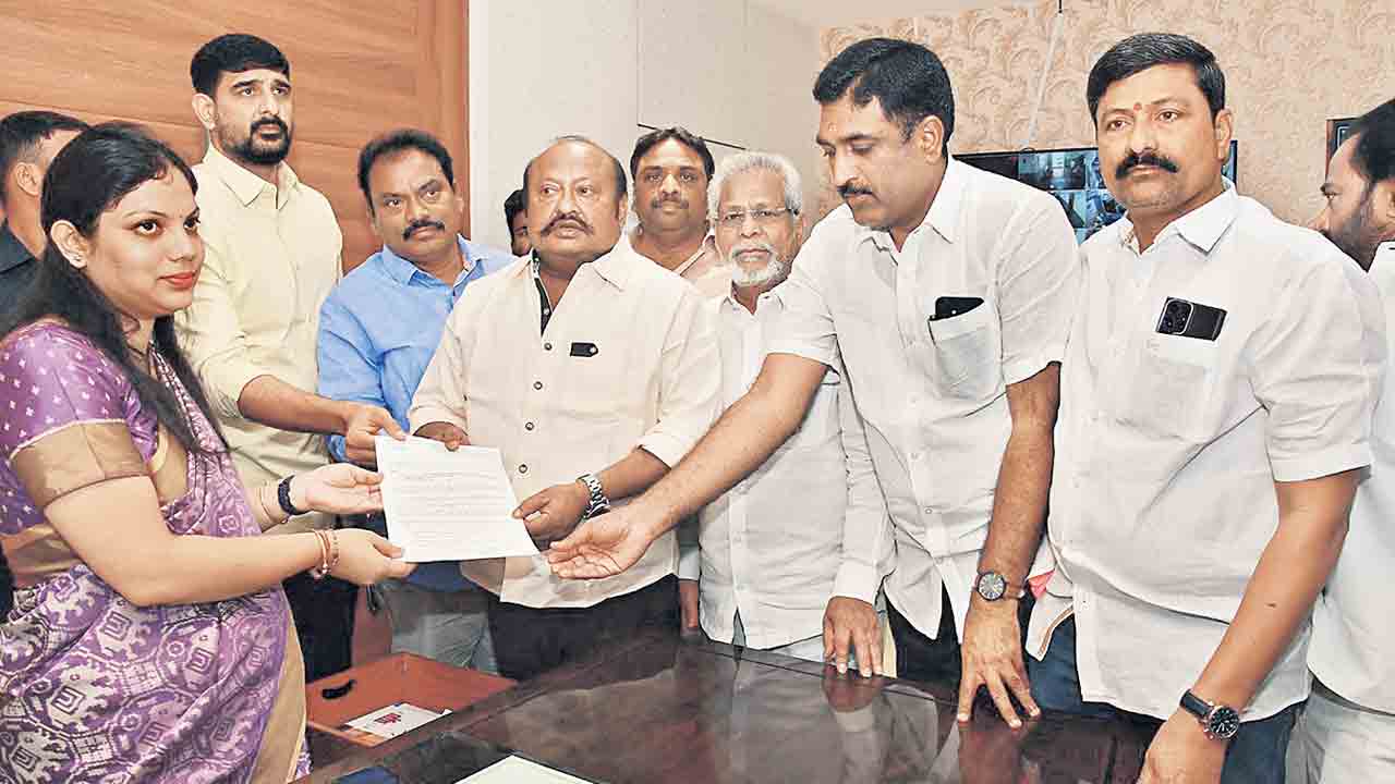 చెక్‌డ్యాం పేల్చివేతపై తేల్చండి.. జ్యుడీషియల్‌ విచారణ చేపట్టాలి