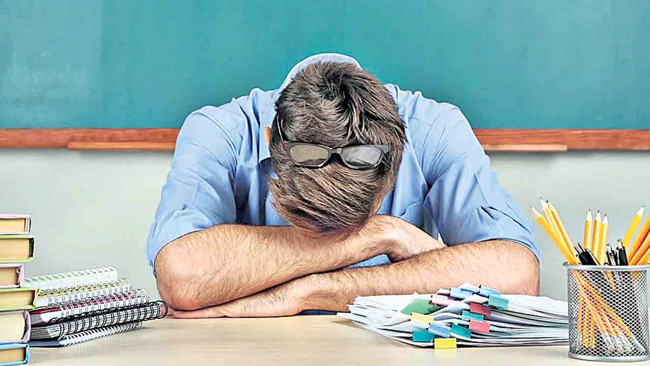 టీచర్లపై పని భారం
