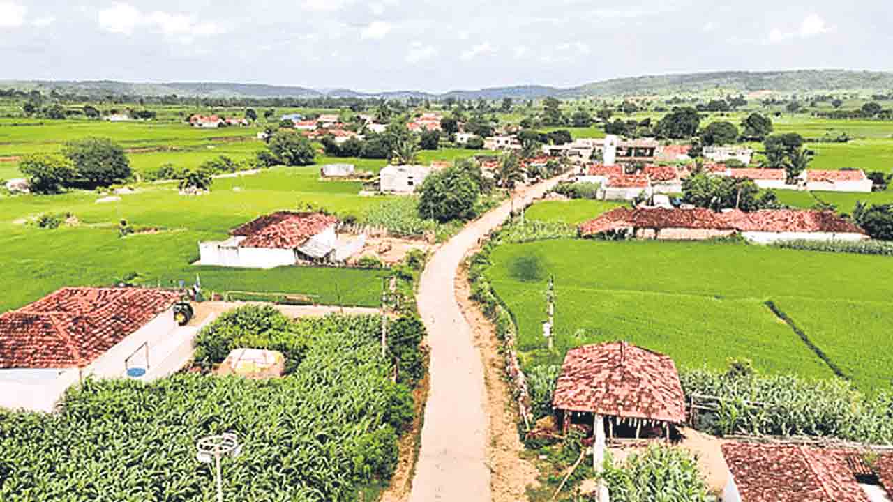 ఆదరించిన పల్లే చీదరించుకుంటే!