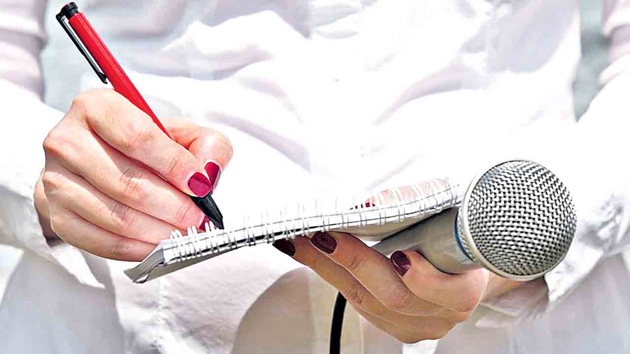 లేబర్‌ కోడ్‌లలో కలం కార్మికులేరి?