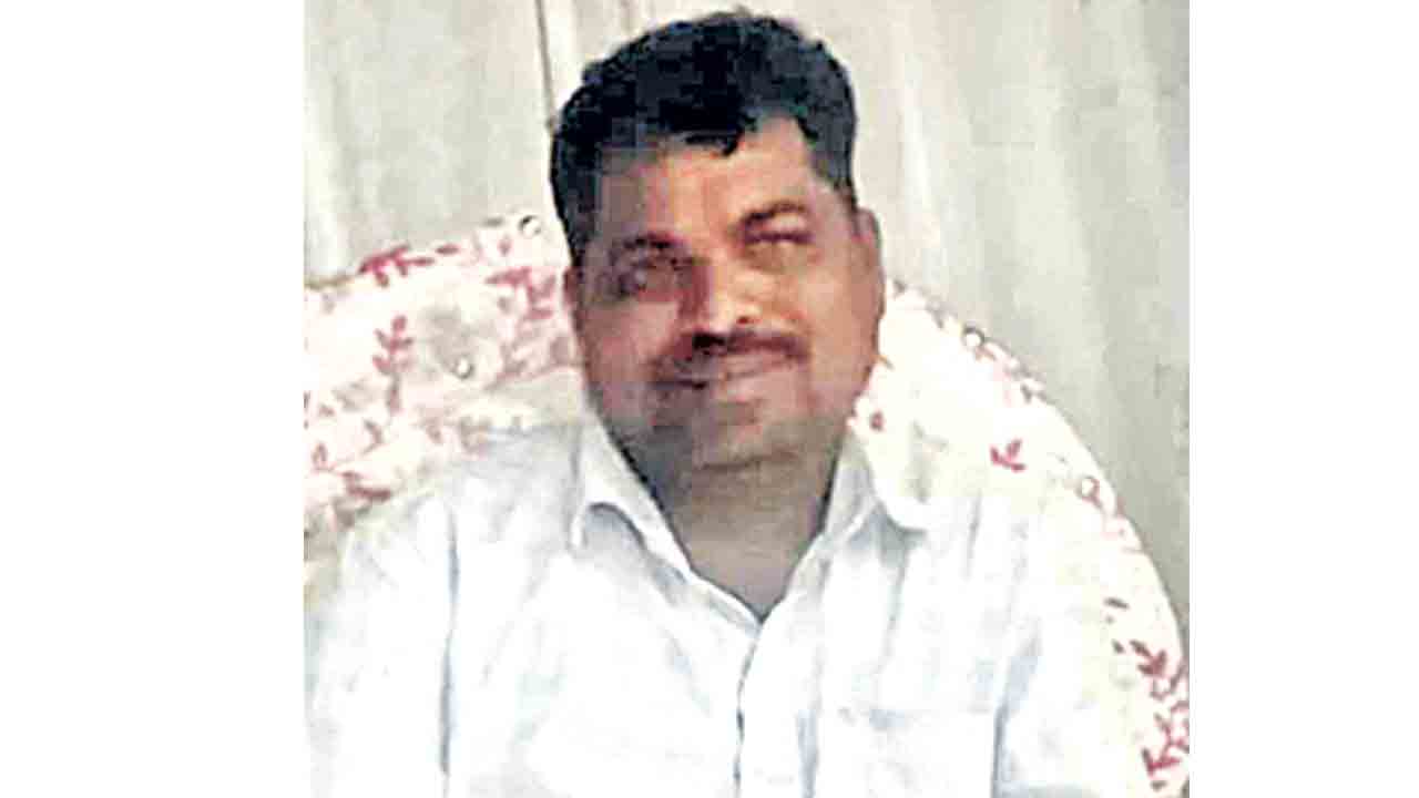 కౌలు రైతు ఆత్మహత్య.. అకాల వర్షాలకు దెబ్బతిన్న పత్తి