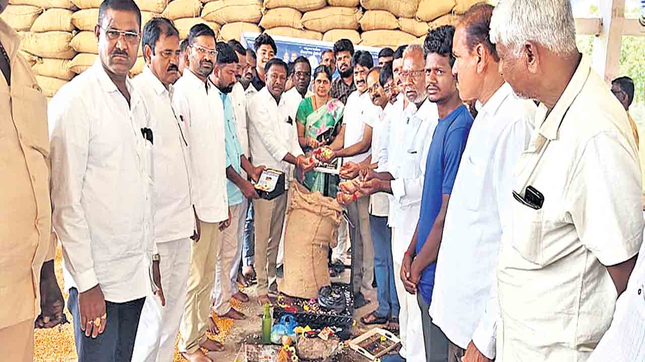 రైతులతో రాజకీయాలు చేయొద్దు
