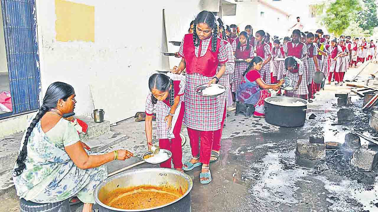 76% బడుల్లో కట్టలపొయ్యే!