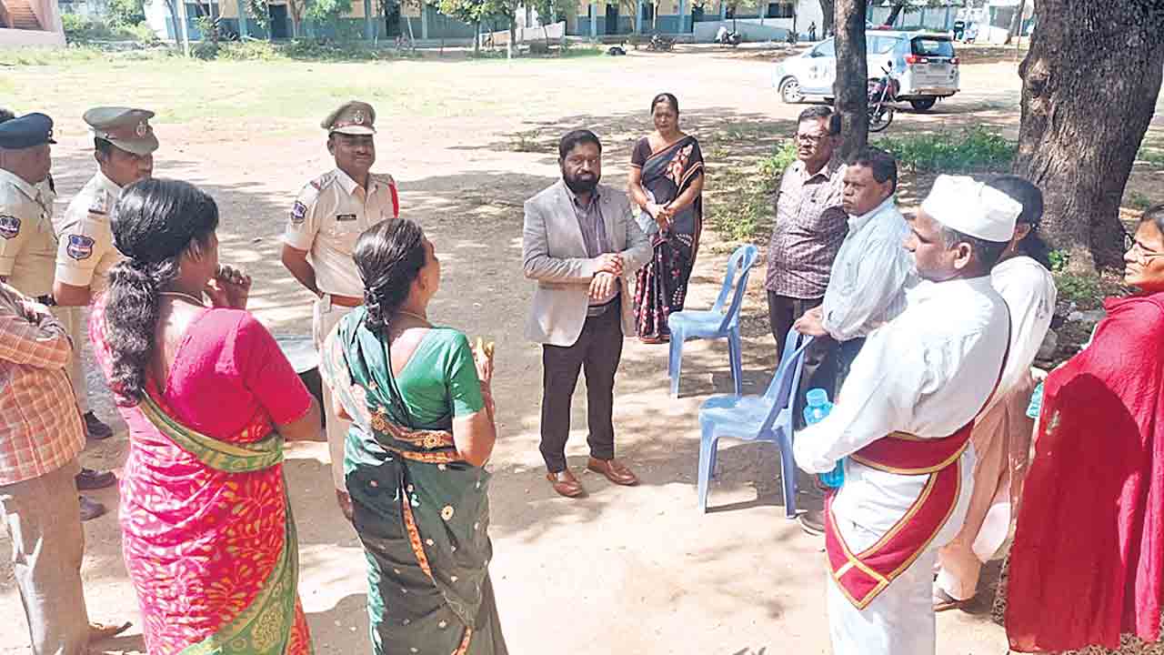 అప్పుల పాలైనం.. ఆగమైపోతున్నం!