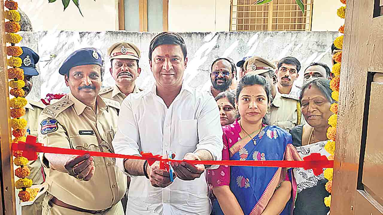 ఆబ్కారీ ఠాణాల ప్రారంభోత్సవాలకు మంత్రి దూరం