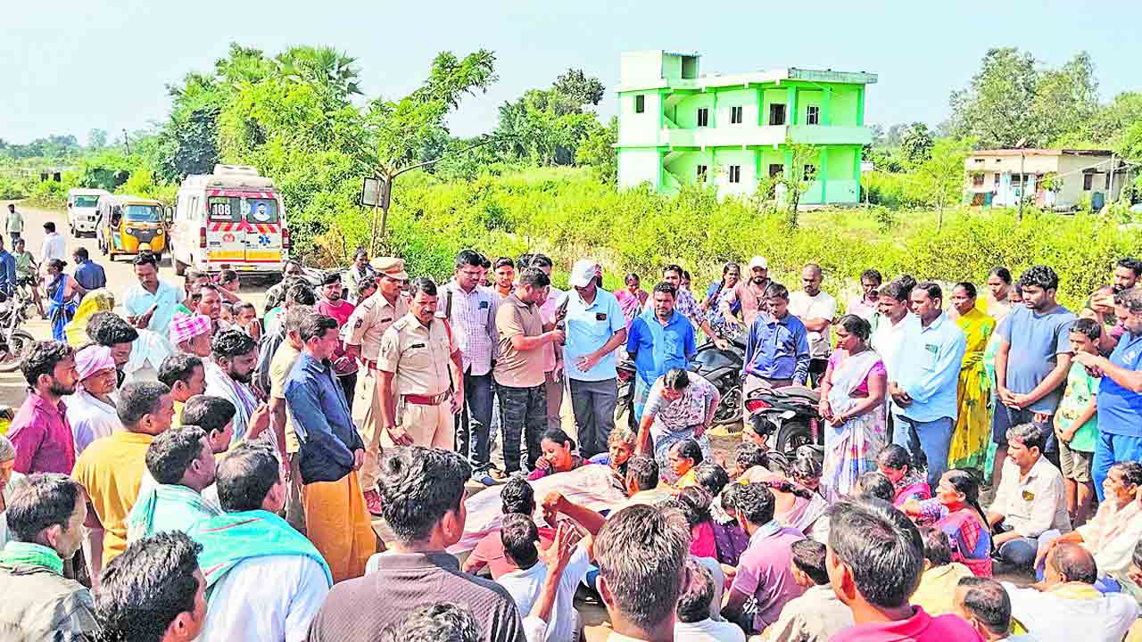 మంత్రి సీతక్క ఇలాకాలో అందని ప్రభుత్వ వైద్యం