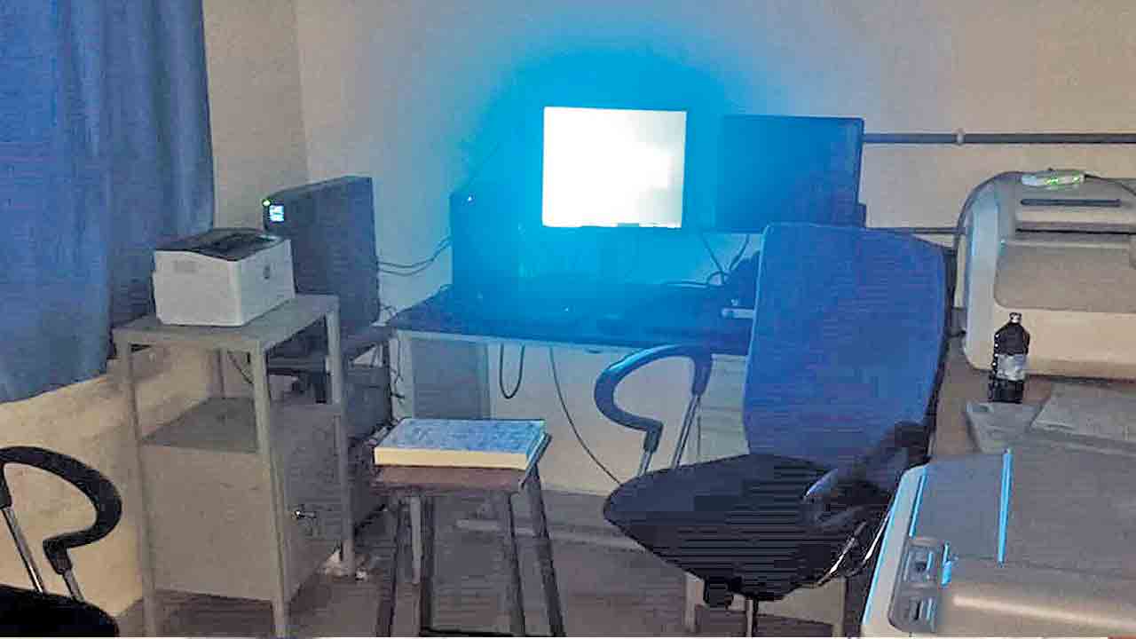 వంద పడకల దవాఖానలో కరెంట్‌ కోత