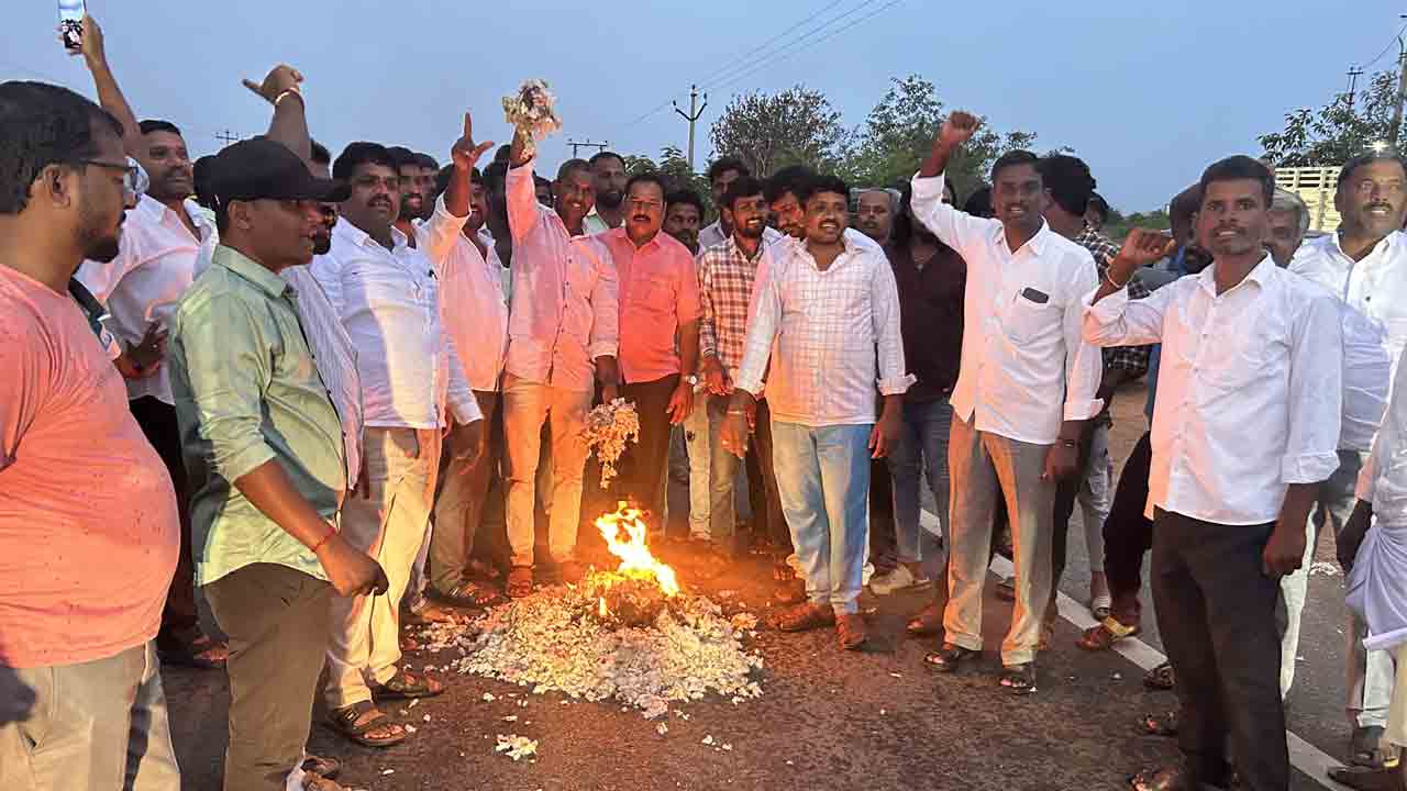 పత్తి రైతు.. పోరుబాట