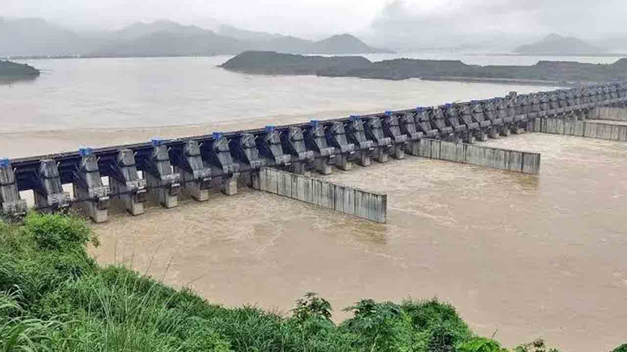 ఒక్క ప్రాజెక్టుకూ సేఫ్టీ రిపోర్టు లేదు!