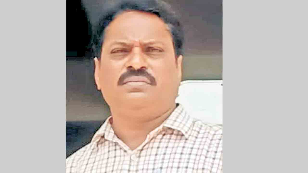 ఉపాధ్యాయుడిపై ఎస్సీ, ఎస్టీ కేసు