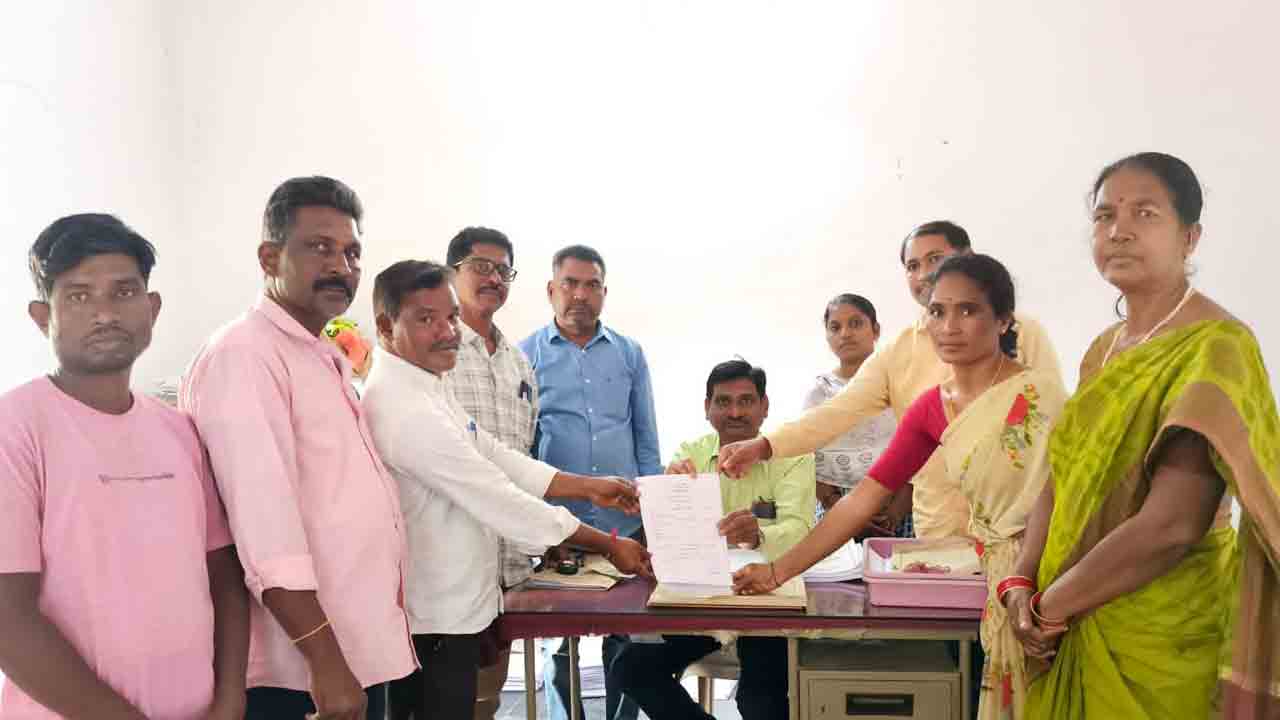 తొలి రోజు భారీగా నామినేషన్లు