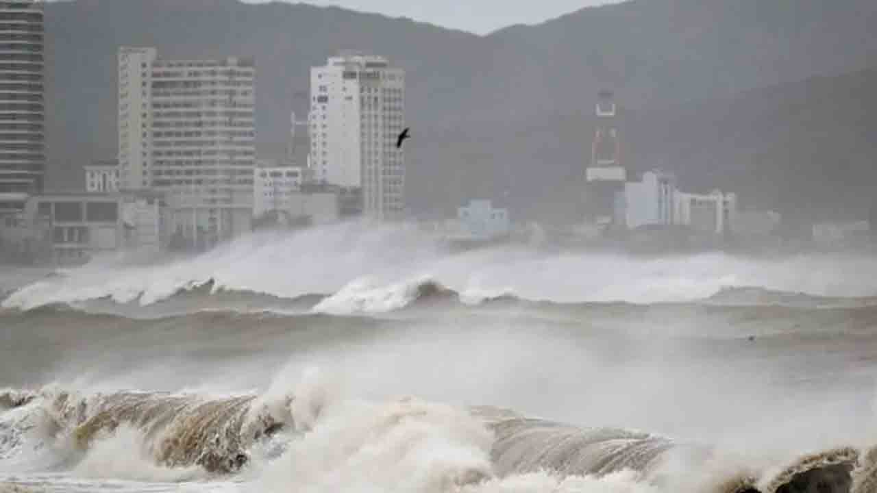 తుపానుతో ఫిలిప్పీన్స్‌ అతలాకుతలం.. 140 మంది మృతి