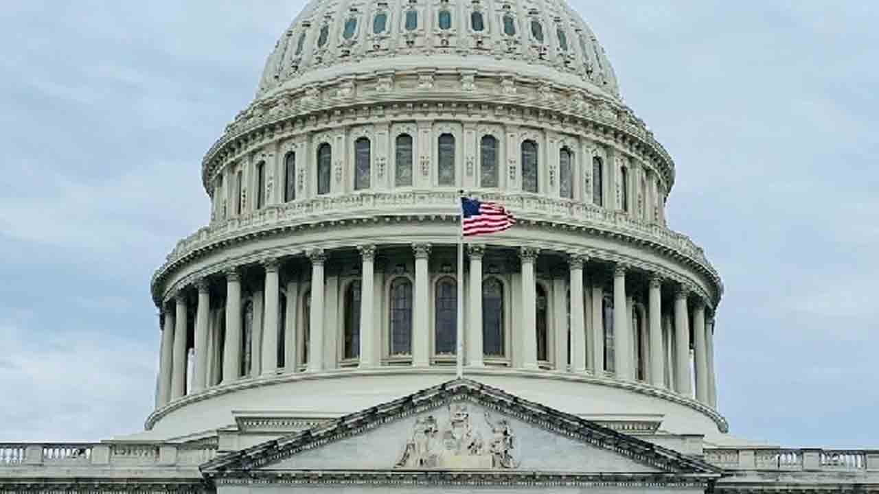 షట్‌డౌన్‌కు నెల.. అమెరికాకు 62 వేల కోట్ల నష్టం