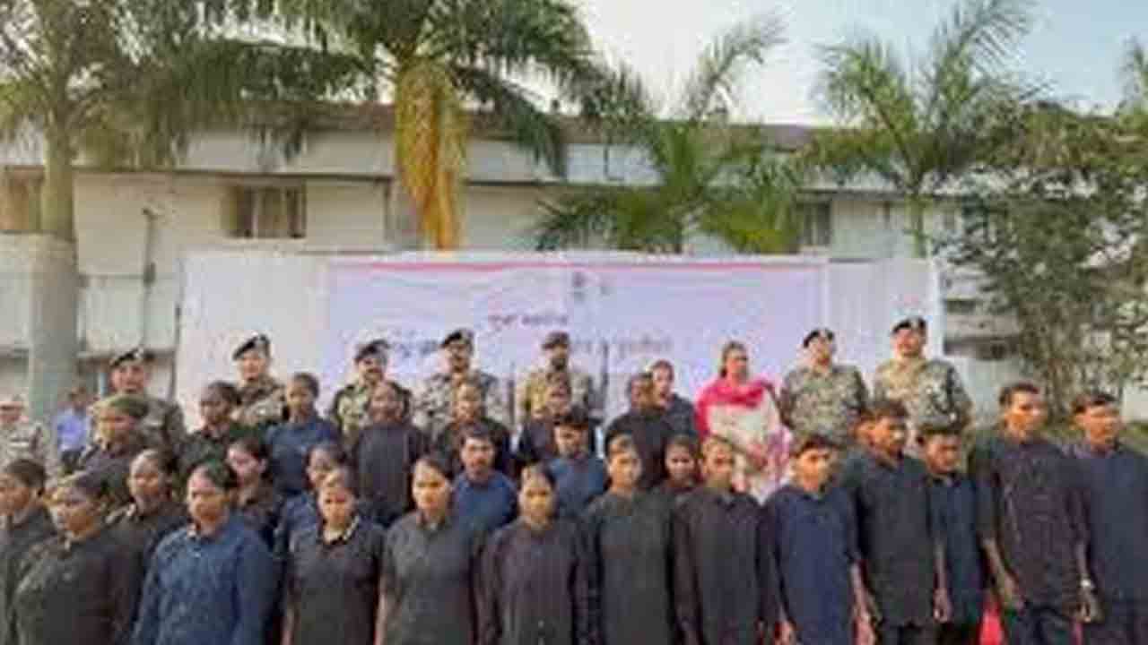 ఛత్తీస్‌గఢ్‌లో 28 మంది మావోయిస్టుల లొంగుబాటు