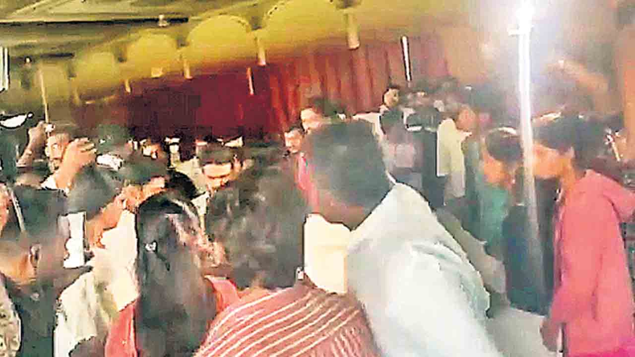 బరితెగించిన అధికారం