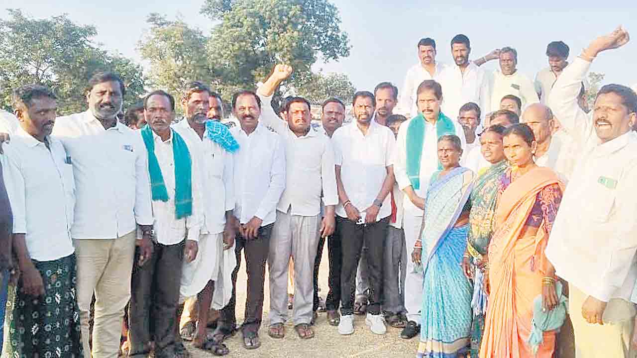 సమస్యలు  విన్నవించిన   రైతులపై కేసులా ?